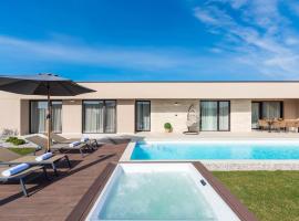 Villa Daleo with heated pool and jacuzzi near Porec, villa in Labinci