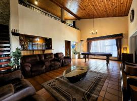 Walters Lane Luxury Accommodation main house - No loadshedding, hotel a Brackenfell