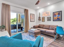 Whiskey River - Texas Music Theme in Historic Gruene, Riverfront on the Guadelupe River, apartment in New Braunfels