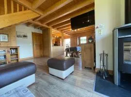 Chalet Savoyard avec Jardin, Poêle à Bois et WIFI - FR-1-624-11