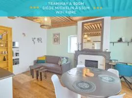 L'Histoire Clermontoise - Tramway au pied du logement