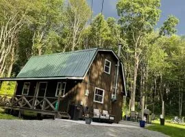 Private Cottage with Hot Tub in the Woods