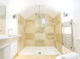 Spacious Boutique Apartment Clifton King Size Bed