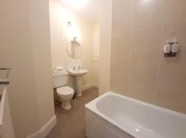 Cosy 1-bedroom cottage next to Combe Lodge Venue
