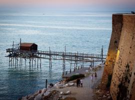 La Perla dell'Adriatico, hotel com estacionamento em Termoli