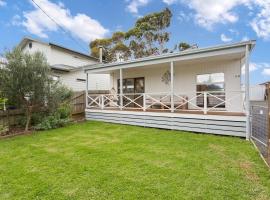 Beautiful Bungalow Pet-Friendly & Walk to Beach, bungalow in Cowes