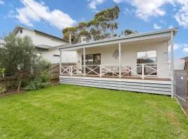 Beautiful Bungalow Pet-Friendly & Walk to Beach