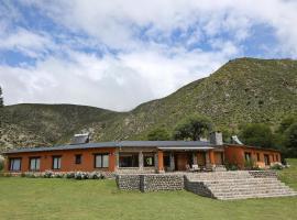 MAGNIFICA Casa en Tafí del Valle frente al Rio, Hotel in Tafí del Valle