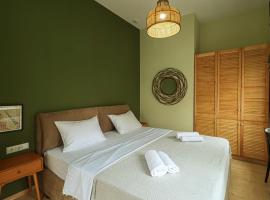 Stylish 2BR Apt in Tbilisi - By Wehost, vila v destinaci Tbilisi City