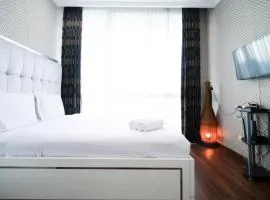 Stunning and Cozy 1BR at The Via and The Vue Apartment By Travelio