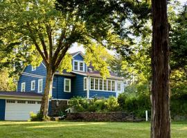 1890 CapeCod farmhouse:Charming, Private, Spacious, hotel s jacuzzi v destinaci Saugerties