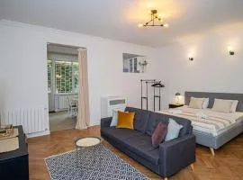 Elegant 1BR Vake Apt for 3 - By Wehost