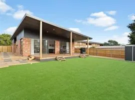 Upscale Family Retreat Just 5 Min Walk to Beach