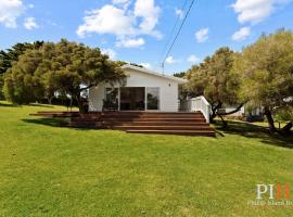 Smith Beach Family House Sleep 6, hotel in Smiths Beach