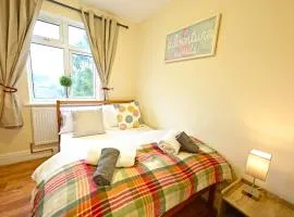 Serenity Luton Suite Near Mall