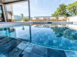 NOUVEAUTÉ ! Magnifique villa de standing avec piscine, entre mer et montagnes, à 3 minutes des plus belles plages de la rive sud