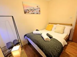 Exclusive Ensuite Escape near the Mall