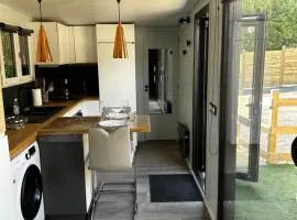 Tiny house avec jardin clos et privatif proche Disneyland et parc des félins