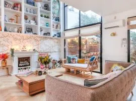 Exceptional house with Terrace and Parking à Courbevoie