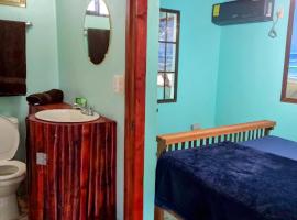 Hospedaje Rosa Del Mar & Sweets Cafe, hotel v destinaci Big Corn Island