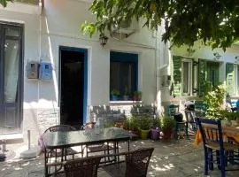 Σπίτι στην παραδοσιακή πλατεία.