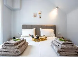 Maria's Deluxe Apartments