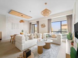Aesthetic Beach Apartment , Sleeps 6, Pool, Gym & Waterfront Views, villa in Dubai