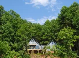 24-Acre Cottage with Hot Tub about 10 Mi to Blowing Rock