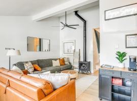 Steps to Lake Pagosa! Remodeled Home with Sleds, Hotel in Pagosa Springs