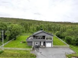 Four bedroom house with sauna in the Lyngen Alps