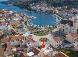 Seaside holiday house Zaton, Krka - 23406, hotel din Zaton