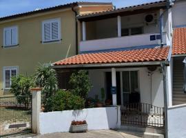 Apartments with parking space Cizici, Krk - 15415, hotel i Malinska