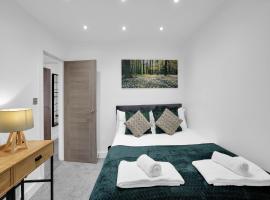 Newly refurbished 2 Bed House in a Town Centre Location，位于比迪福德的酒店