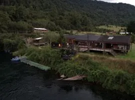 Pucontours River Lodge
