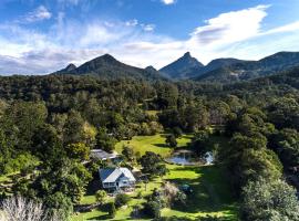 Mavis's Cabins @ Mt Warning