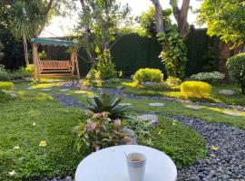 Roemah Uli Cirebon, hotel a Cirebon