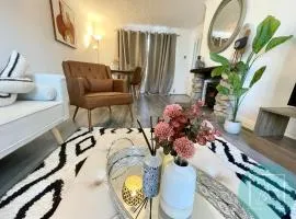 Stylish 3-Bedroom St Helens Home with Parking & Wi-Fi