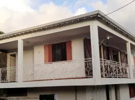 Haut de villa créole, vue sur mer