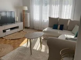 Séjourner dans un grand appartement 1 minute des transports et à seulement 8 minutes de Paris !