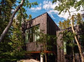 Black Spruce - Yellow Door, acomoda&ccedil;&atilde;o com cozinha em Whitehorse