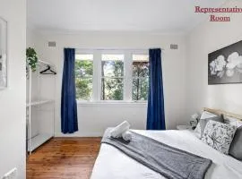 Stylish Double Room - Seconds to Transport & Shops - Shared Bathroom