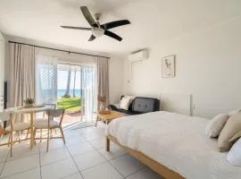 Indulge Beachfront at Dolphin Heads Resort - Lousha Bach