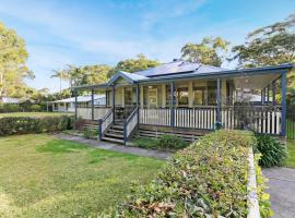 Lovely Pet Friendly Beach House, hotel a Hawks Nest