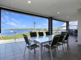 Expansive Myall River Views