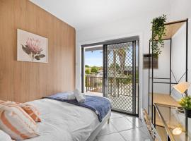 Cozy Private Single Room in Bankstown - Near Transport & Shops - Shared Bathroom, guest house in Bankstown