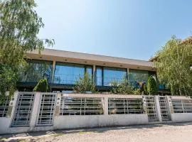 AIFEN Aparthotel - Apartamente pentru Toata Familia În Eforie Nord - cu Gradină Proprie, la 2 Pași de Plajă