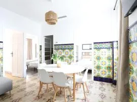 Tradición y modernidad Casa de pueblo junto al mar