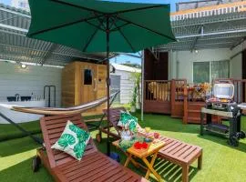 新規オープン サウナ BBQ ジャグジー付き 最大9名 無料駐車場4台 ビーチまで車で5分 SKY House