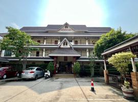 Sawadeelanna Hotel, hotel in Nan