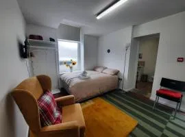 Chic Studio Near Cardiff Hub